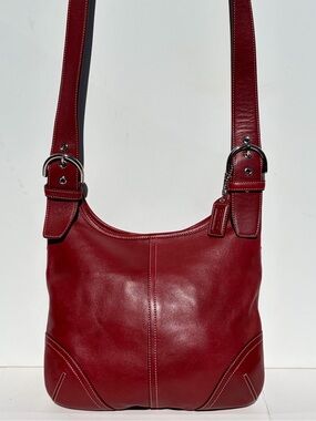 Vintage Coach Soho 9549 Red Leather Slim Hippie Hobo Shoulder Bag Purse Y2K 00s
